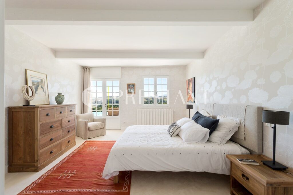 Maison – 9 pièces – 7 chambres – 14 voyageurs – 410 m²