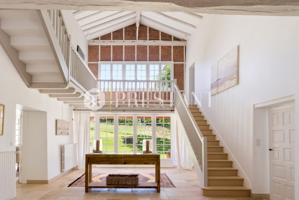 Maison – 9 pièces – 7 chambres – 14 voyageurs – 410 m²