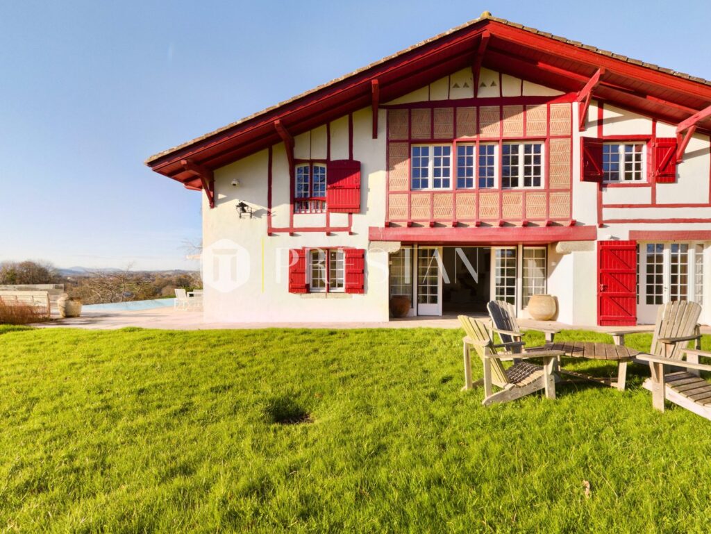 Maison – 9 pièces – 7 chambres – 14 voyageurs – 410 m²