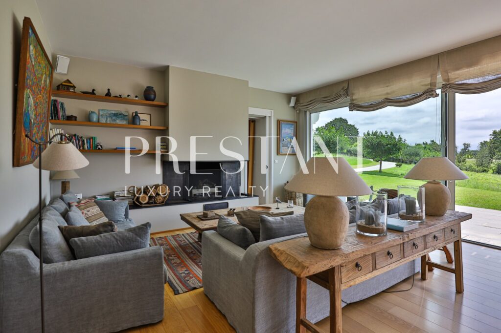 Maison – 12 pièces – 6 chambres – 8  – 482 m²