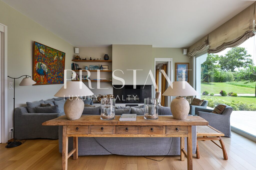 Maison – 12 pièces – 6 chambres – 8  – 482 m²