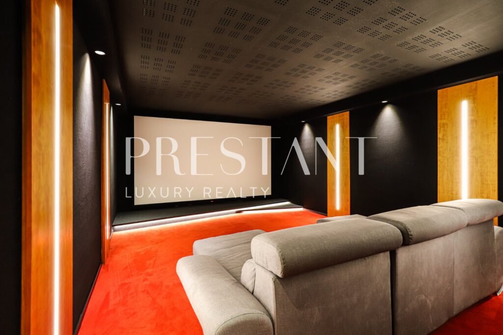 Maison – 12 pièces – 6 chambres – 8  – 482 m²