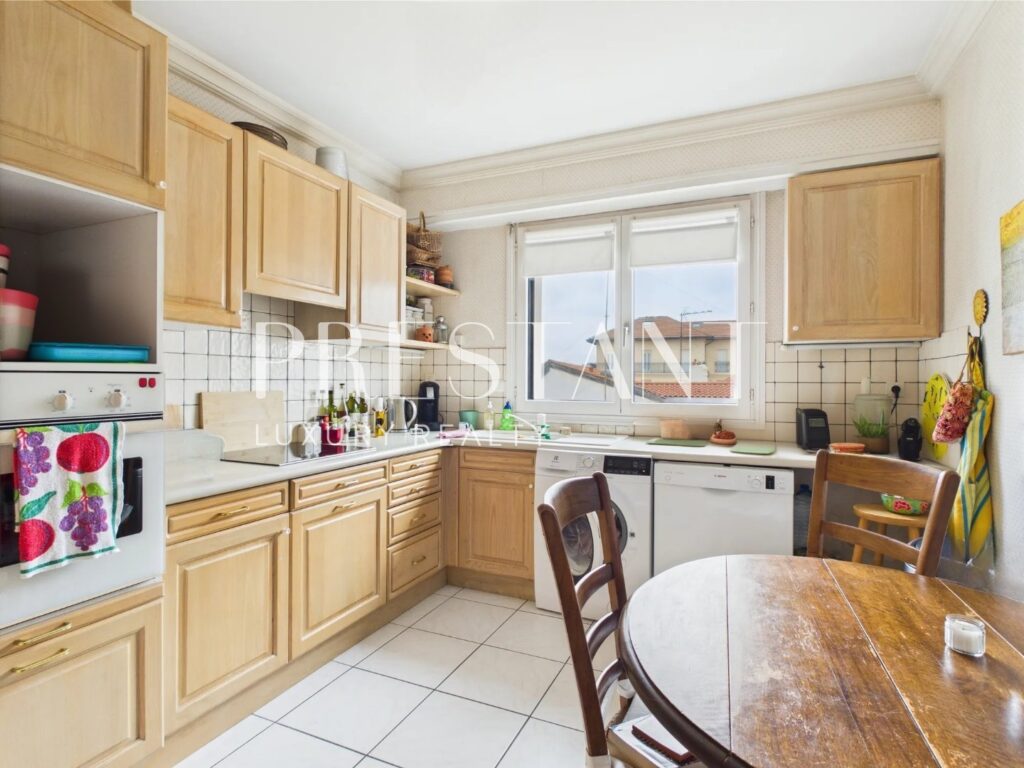 Appartement – 3 pièces – 2 chambres – 6  – 104 m²