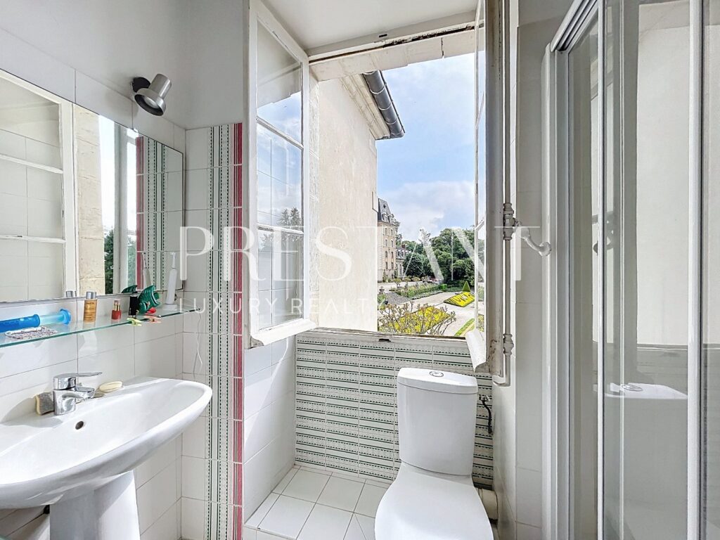 Maison – 9 pièces – 6 chambres – 8  – 280 m²