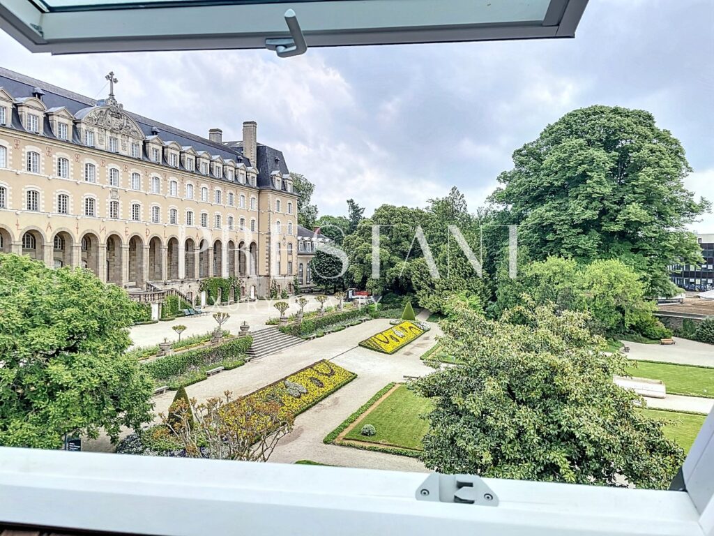 Maison – 9 pièces – 6 chambres – 8  – 280 m²