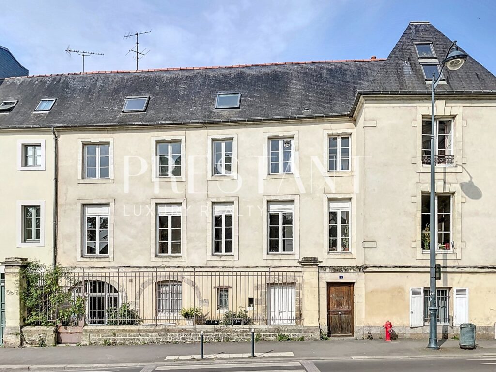 Maison – 9 pièces – 6 chambres – 8  – 280 m²