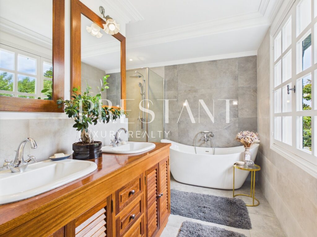 Maison – 6 pièces – 5 chambres – 10 voyageurs – 220 m²