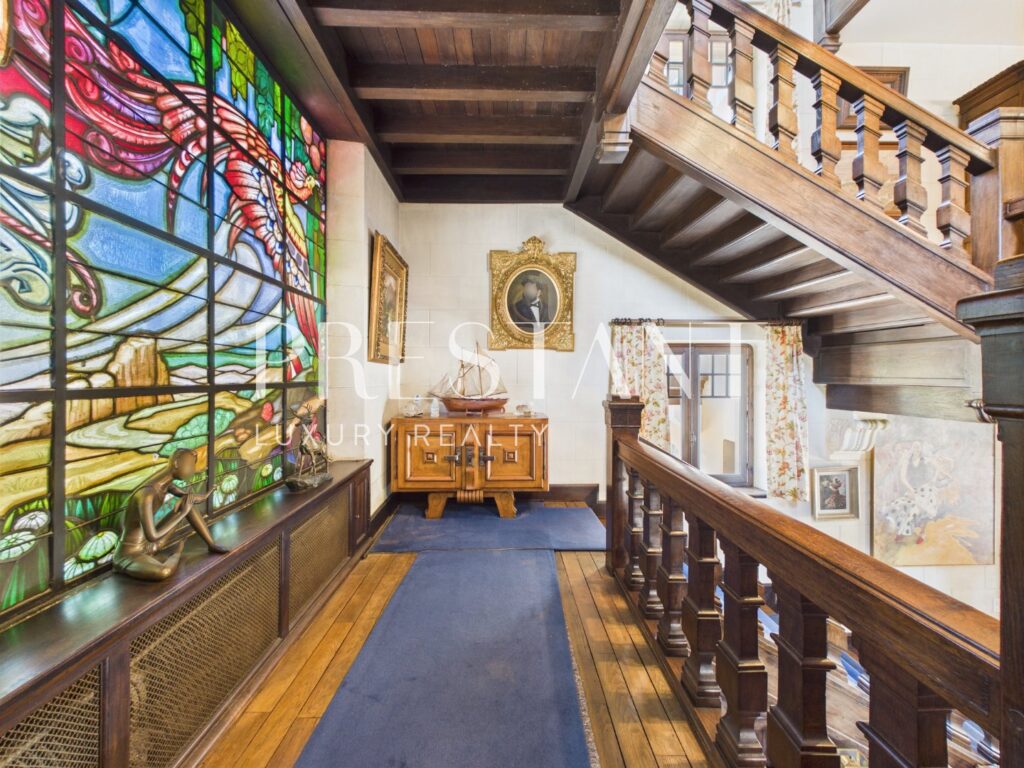 Maison – 15 pièces – 8 chambres – 470 m²