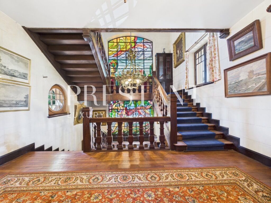 Maison – 15 pièces – 8 chambres – 470 m²
