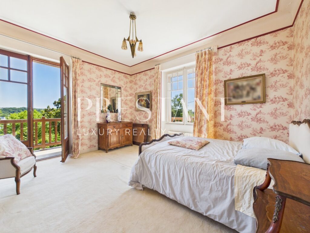 Maison – 15 pièces – 8 chambres – 470 m²