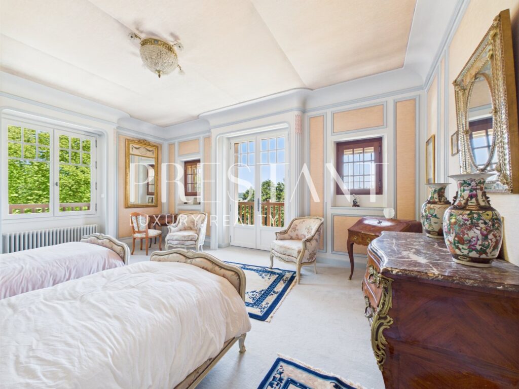 Maison – 15 pièces – 8 chambres – 470 m²