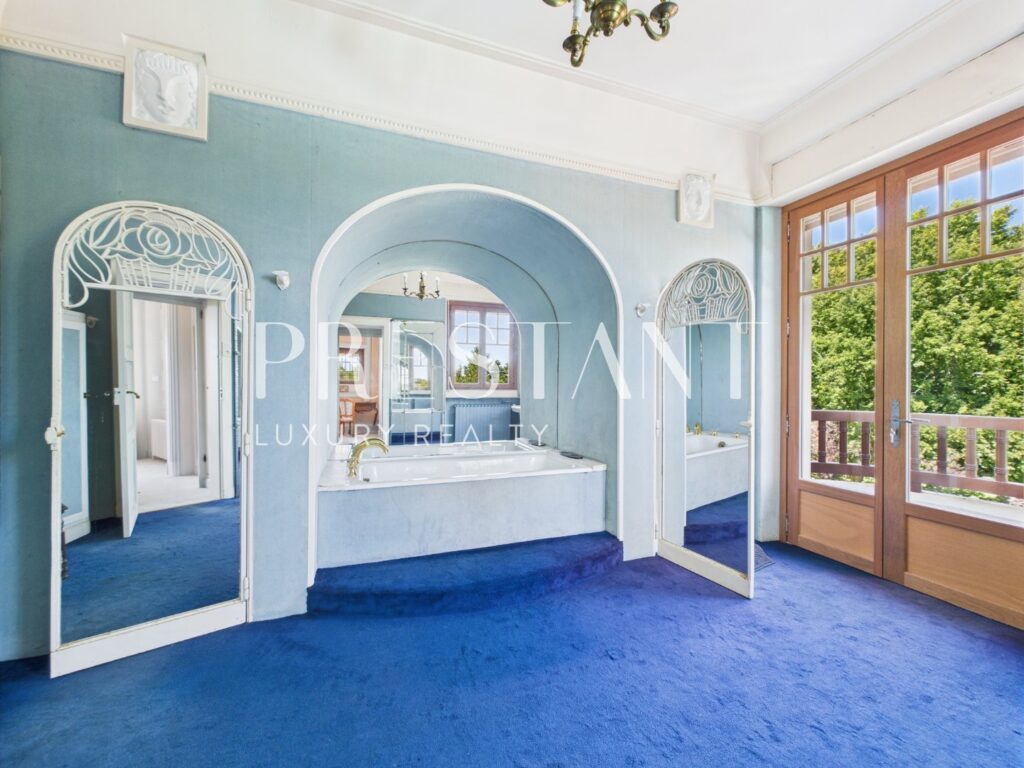 Maison – 15 pièces – 8 chambres – 470 m²
