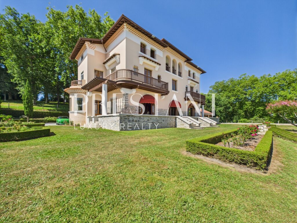 Maison – 15 pièces – 8 chambres – 470 m²