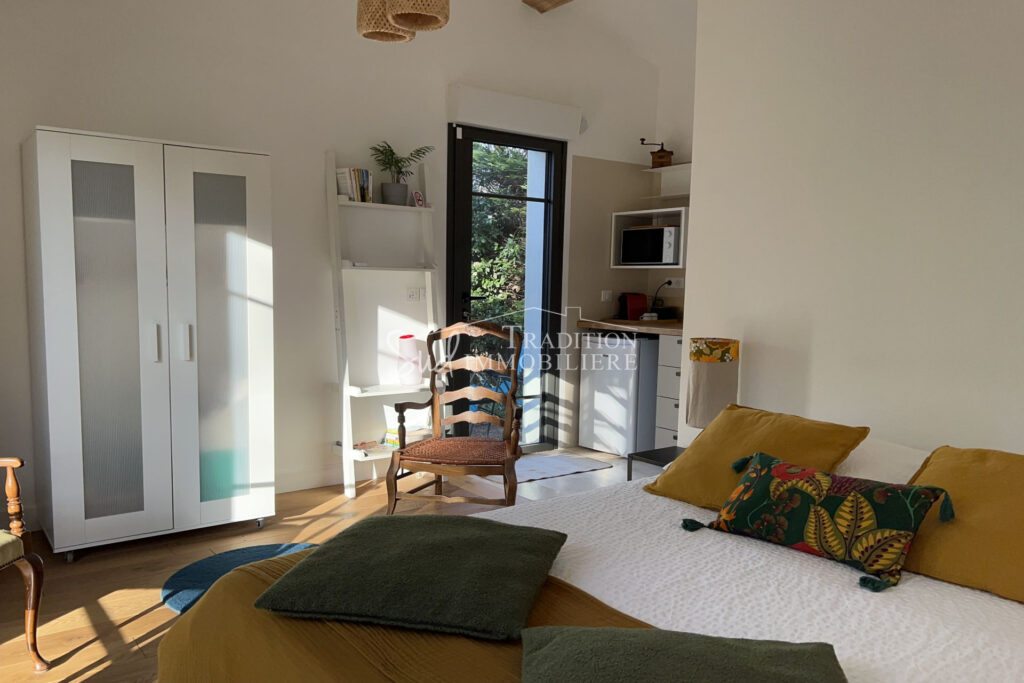 SITUATION AU CALME A MAUSSANE LES ALPILLES – 8 pièces – 5 chambres – 210.00 m²