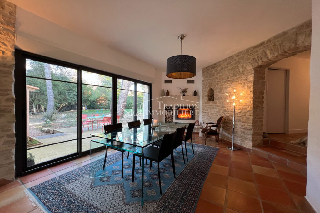 SITUATION AU CALME A MAUSSANE LES ALPILLES – 8 pièces – 5 chambres – 210.00 m²