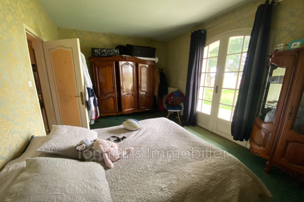 Maison de construction traditionnelle 4CH. – 6 pièces – 4 chambres – 257.00 m²