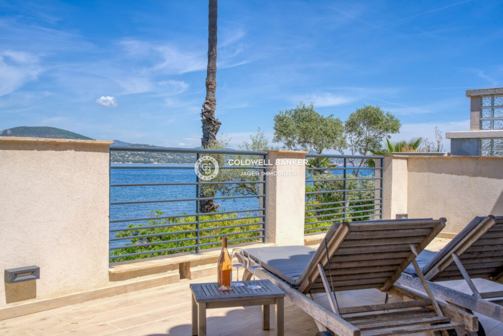 Aux portes de Saint-Tropez, propriété rénovée avec sa petite p – 5 pièces – 4 chambres – 4  – 200.00 m²