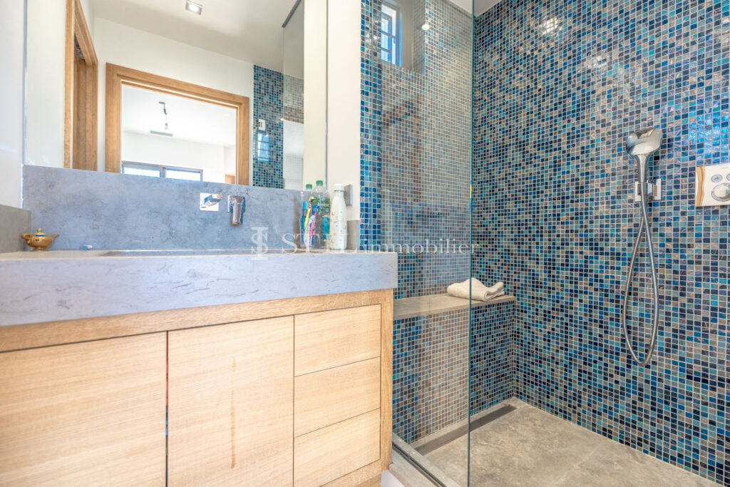 vente villa 8 Pièce(s) – 8 pièces – 5 chambres – 220.00 m²