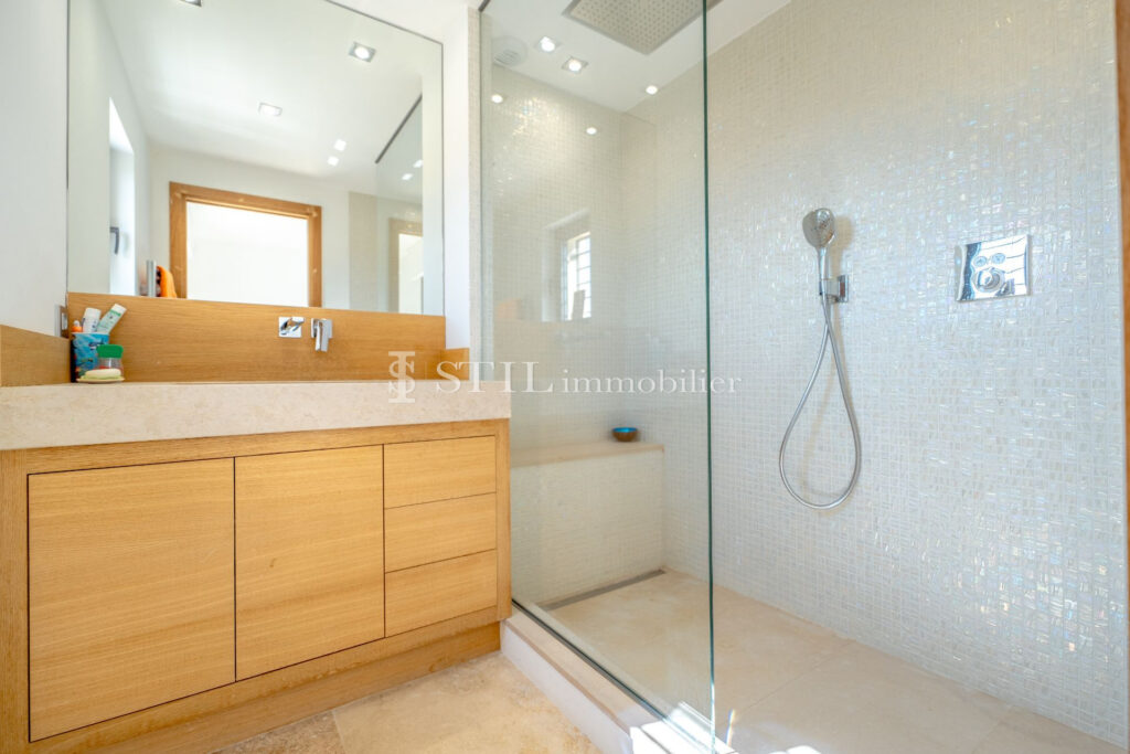 vente villa 8 Pièce(s) – 8 pièces – 5 chambres – 220.00 m²