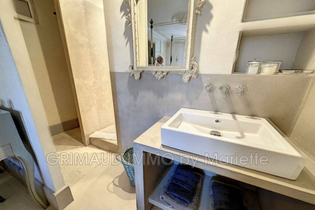 vente maison de village 9 Pièce(s) – 9 pièces – 7 chambres – 300.00 m²