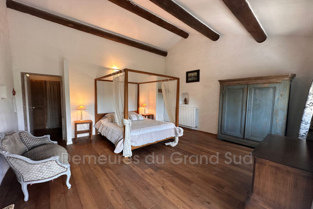 vente mas 9 Pièce(s) – 9 pièces – 6 chambres – 334.00 m²