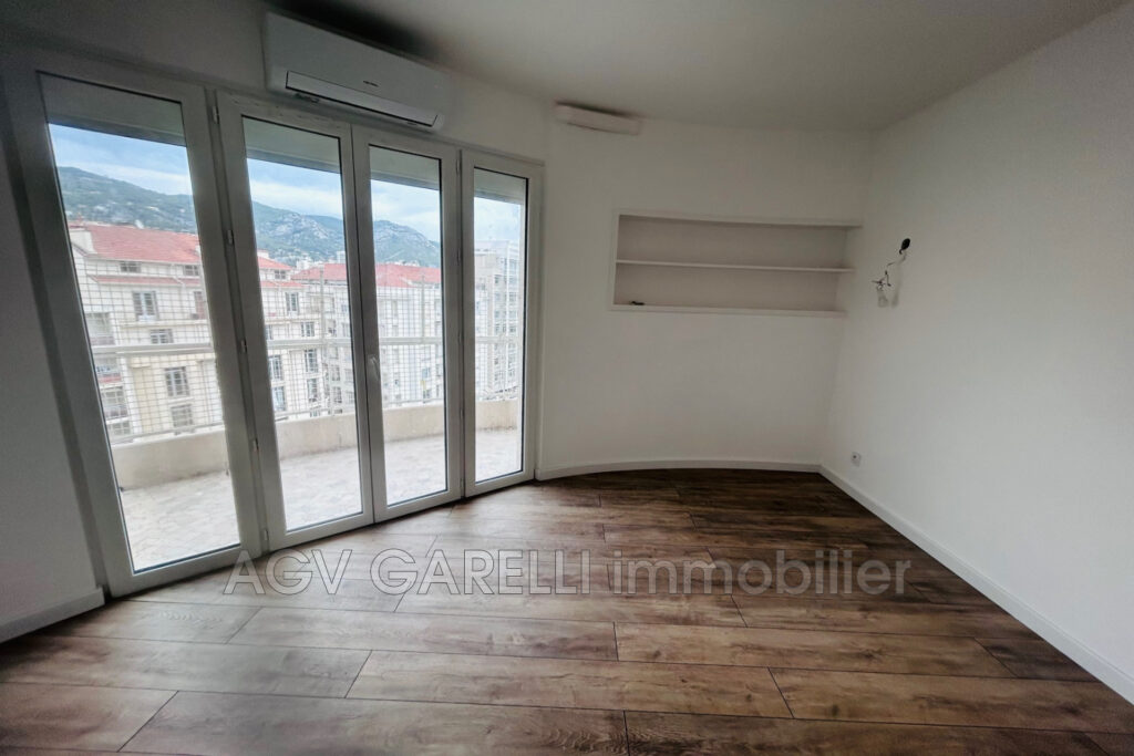 location appartement 5 Pièce(s) – 5 pièces – NR chambres – 100.00 m²