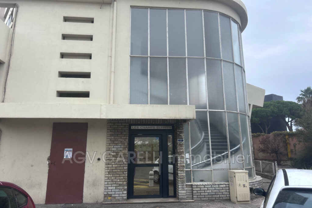 location appartement 5 Pièce(s) – 5 pièces – NR chambres – 100.00 m²