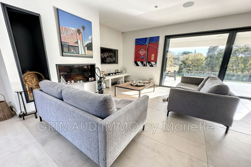 Villa Récente avec Prestations Haut de Gamme au Calme, sur 2 5 – NR pièces – 5 chambres – 195.00 m²