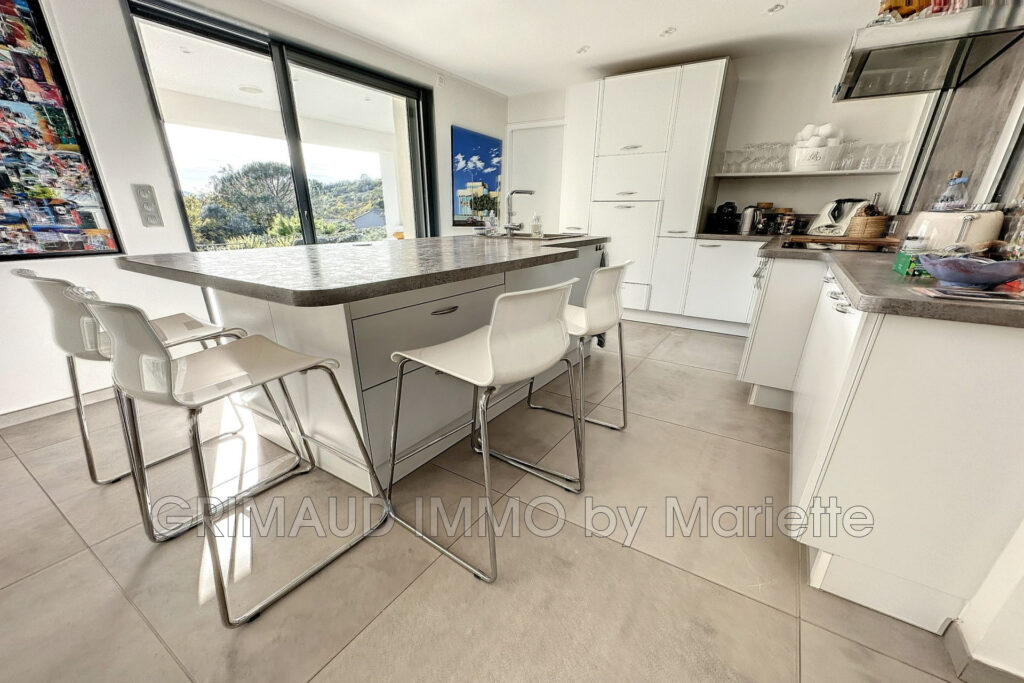 Villa Récente avec Prestations Haut de Gamme au Calme, sur 2 5 – NR pièces – 5 chambres – 195.00 m²