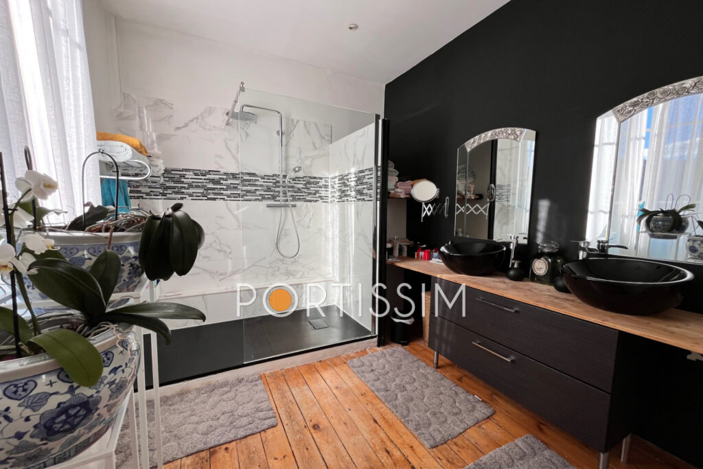 Saint-Laurent-Du-Var / villa individuelle à rénover / terrain  – 10 pièces – 8 chambres – 368.00 m²