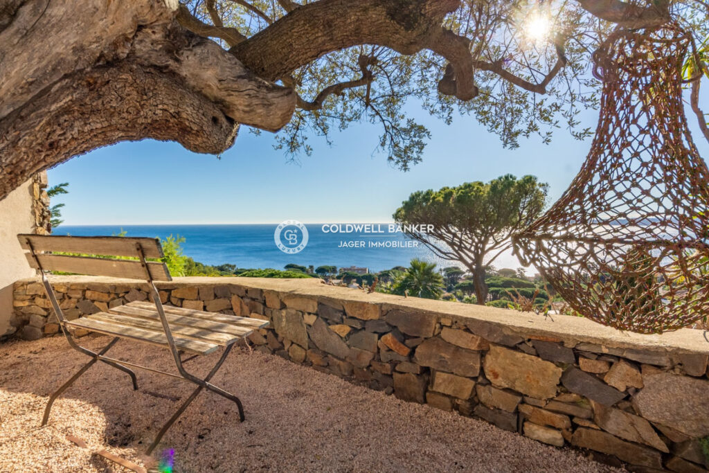 Propriété de charme avec vue mer exceptionnelle  – 10 pièces – 8 chambres – 460.00 m²