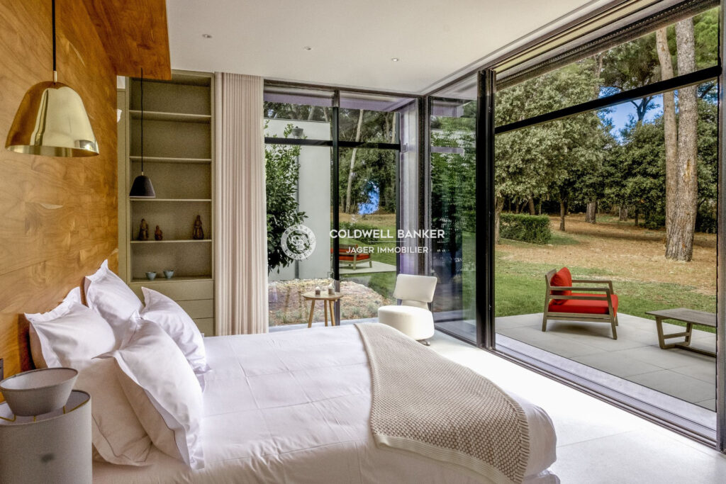 Propriété d’exception 980m2 – 3 piscines – Parc privé et vue m – 10 pièces – 9 chambres – 982.00 m²