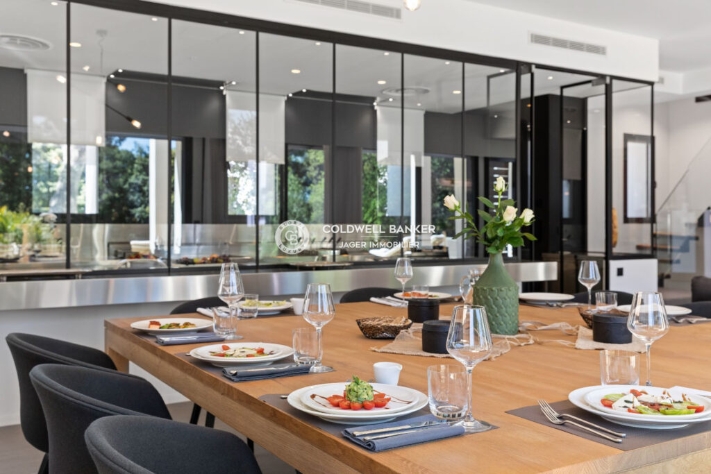 Propriété d’exception 980m2 – 3 piscines – Parc privé et vue m – 10 pièces – 9 chambres – 982.00 m²