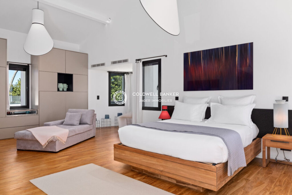 Propriété d’exception 980m2 – 3 piscines – Parc privé et vue m – 10 pièces – 9 chambres – 982.00 m²