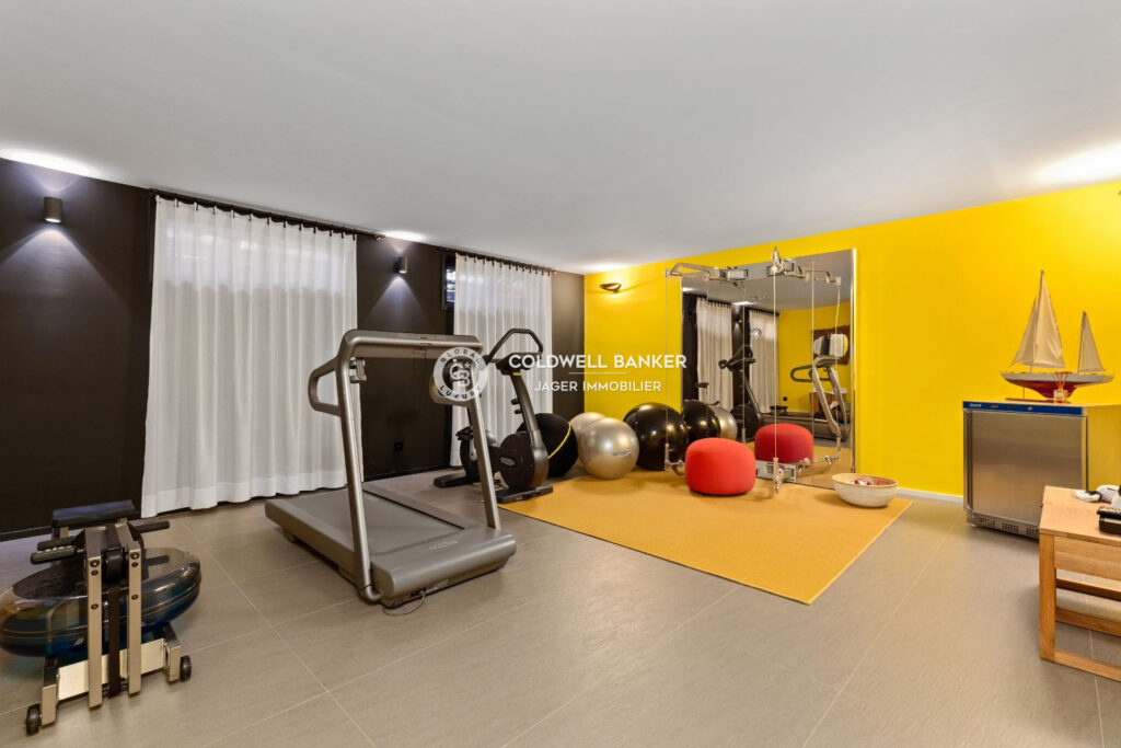 Propriété d’exception 980m2 – 3 piscines – Parc privé et vue m – 10 pièces – 9 chambres – 982.00 m²