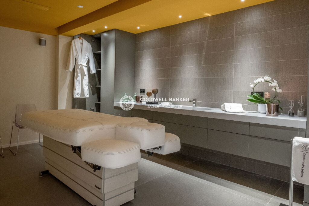 Propriété d’exception 980m2 – 3 piscines – Parc privé et vue m – 10 pièces – 9 chambres – 982.00 m²