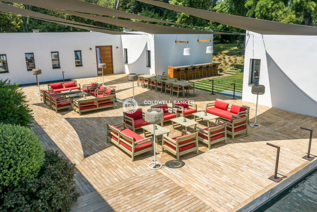 Propriété d’exception 980m2 – 3 piscines – Parc privé et vue m – 10 pièces – 9 chambres – 982.00 m²