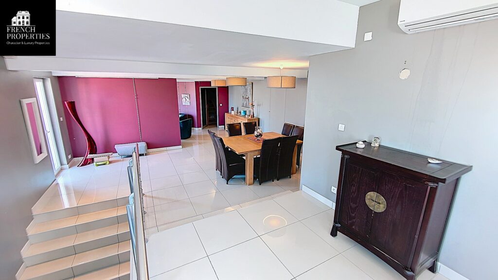 Maison de caractère – 7 pièces – 4 chambres – 209 m²