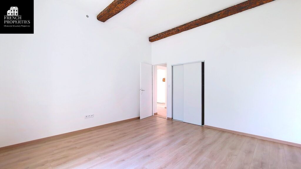 Mas – 8 pièces – 6 chambres – 193 m²