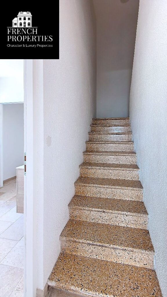 Mas – 8 pièces – 6 chambres – 193 m²