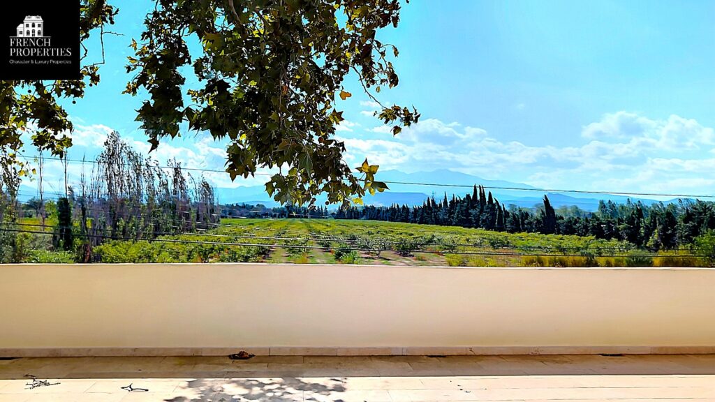 Mas – 8 pièces – 6 chambres – 4  – 193 m²