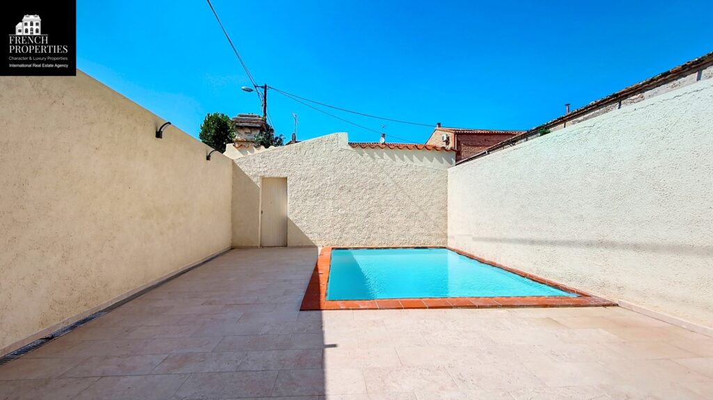 Mas – 8 pièces – 6 chambres – 4  – 193 m²