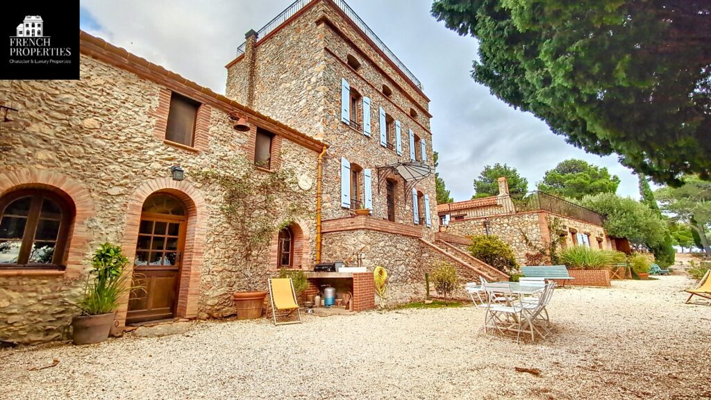 Mas – 12 pièces – 8 chambres – 495 m²