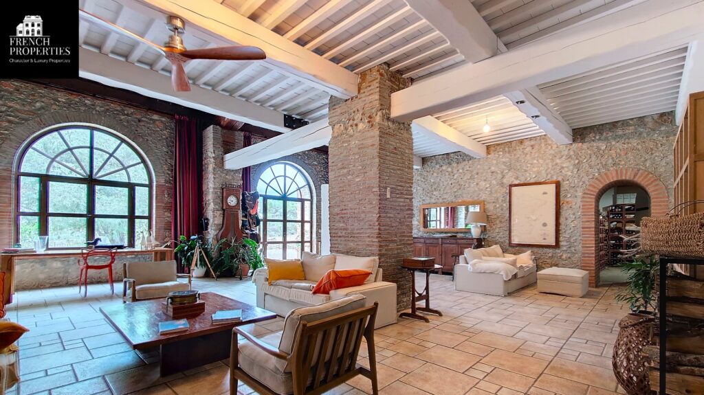 Mas – 12 pièces – 8 chambres – 495 m²