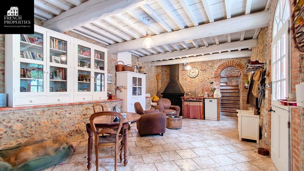 Mas – 12 pièces – 8 chambres – 495 m²