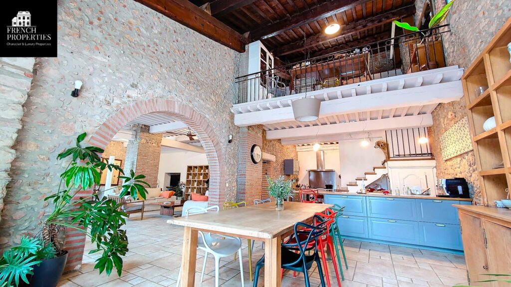 Mas – 12 pièces – 8 chambres – 495 m²