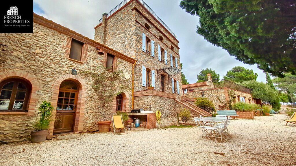 Mas – 12 pièces – 8 chambres – 495 m²