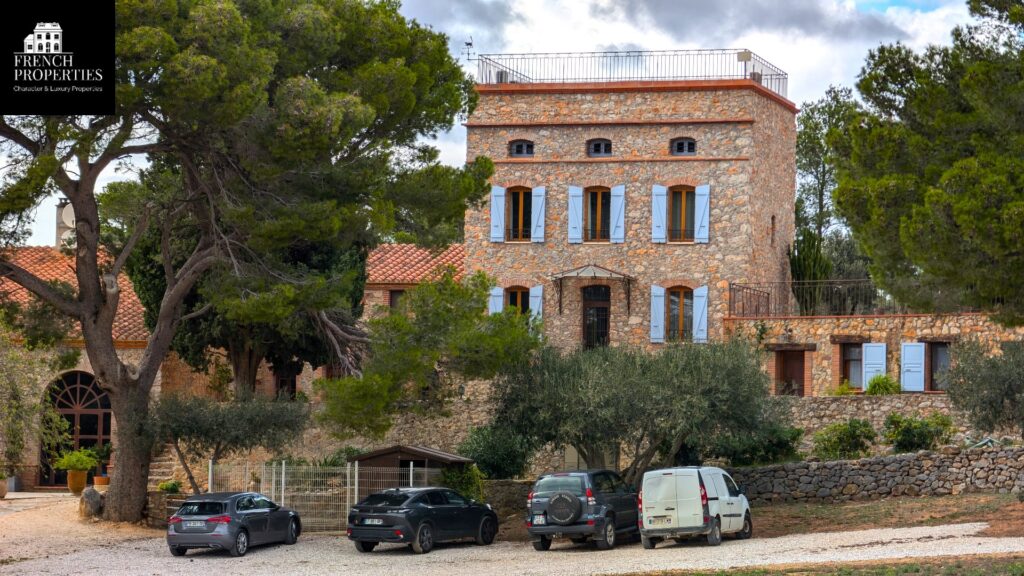 Mas – 12 pièces – 8 chambres – 495 m²