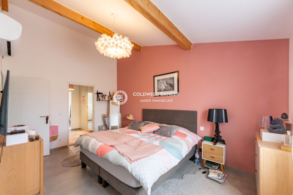 Villa récente avec piscine à pied de la plage  – 5 pièces – 4 chambres – 181.00 m²