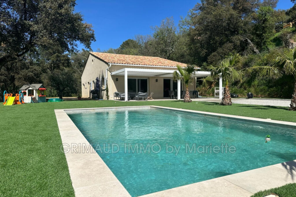 Maison contemporaine avec piscine sur grand terrain clos et pl – 6 pièces – 5 chambres – 160.11 m²